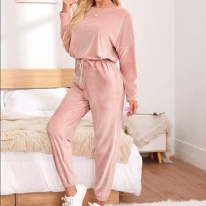 Drop shoulder velvet loungewear set